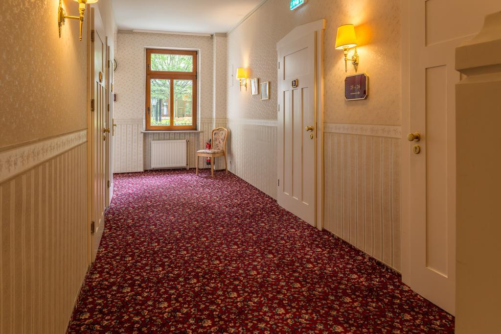 Hotel Schwarzer Adler Tangermuende Exterior photo
